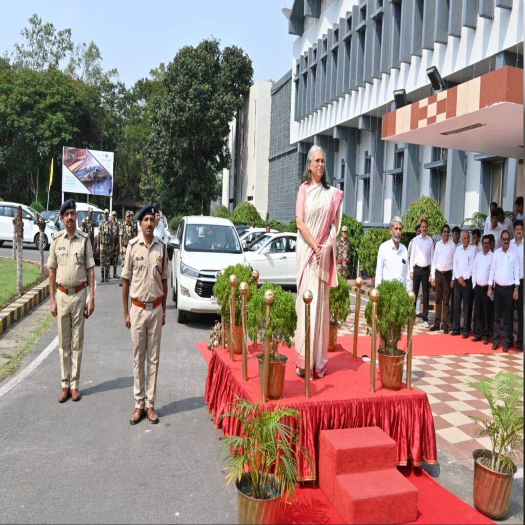 sail-chairman-गार्ड ऑफ ऑनर लेती सेल चेयरमेन सोमा मंडल